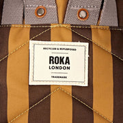 Zaino piccolo Roka Canfield B in tela riciclata - striscia marrone