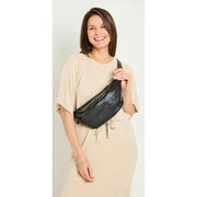 elie-beaumont-arc-sling-bag---black-34393132