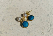 Orecchini pendenti con perle turchesi a bottone di Perle d'Oriente - Oro/Bianco/Blu turchese