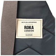 Borsa a tracolla grande in nylon riciclato Roka Willesden - Grigio Beluga