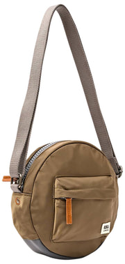 Borsa a tracolla piccola in nylon riciclato Roka Paddington - verde militare