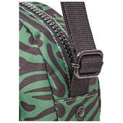 Borsa a tracolla piccola in tela riciclata Roka Paddington B - Verde carciofo con animali misti