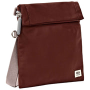 Borsa a tracolla piccola in nylon riciclato Roka Stratford - Rocky Road Marrone
