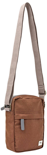 Borsa a tracolla in tela riciclata Roka Bond - Marrone cannella