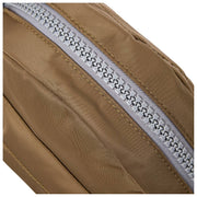 Borsa a tracolla piccola in nylon riciclato Roka Paddington - verde militare