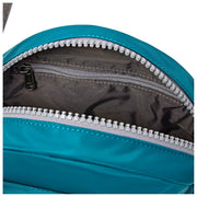 Borsa a tracolla piccola in nylon riciclato Roka Paddington - Blu Mare del Nord