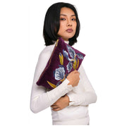 Astuccio con cerniera Iris in velluto ricamato color cipria - Viola