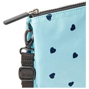 Borsa a tracolla Roka Carnaby XL in tela riciclata - Cuori blu/blu