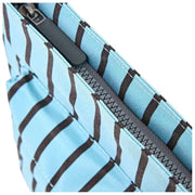 Borsa a tracolla media Roka Kennington B in tela riciclata - striscia blu