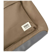 Borsa a tracolla media in nylon riciclato Roka Kennington B - Marrone militare