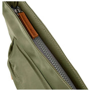 Borsa a tracolla media in nylon riciclato Roka Kennington B - Verde erba cipollina