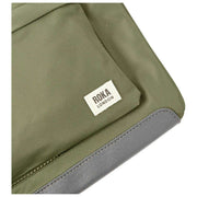 Borsa a tracolla media in nylon riciclato Roka Kennington B - Verde erba cipollina