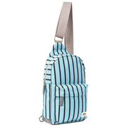Borsa a tracolla grande Roka Willesden B in tela riciclata - striscia blu
